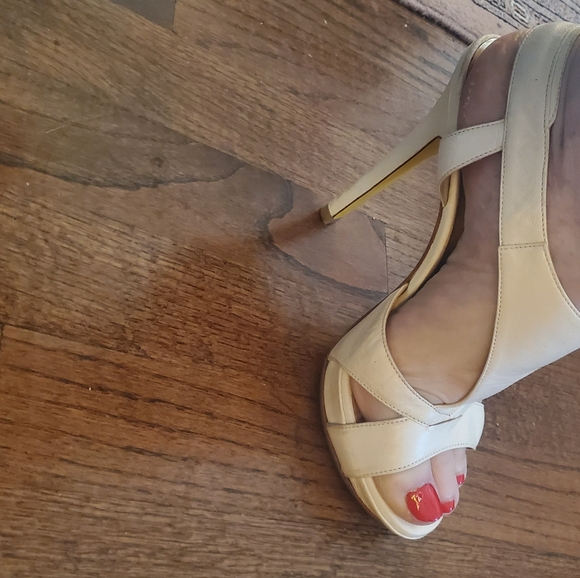 Vintage Versace platform sandal with a bright yellow sole - Picture 8 of 8